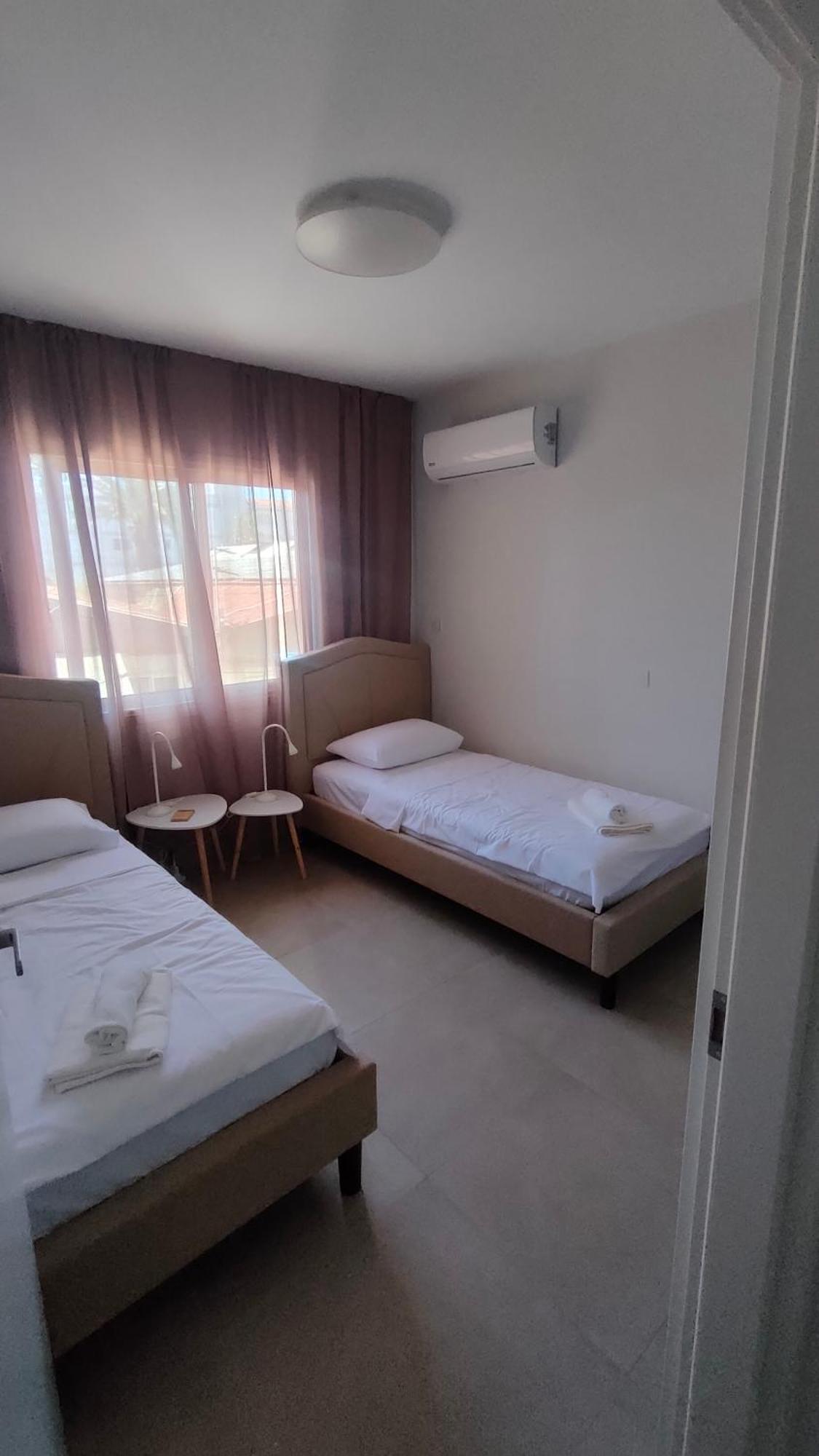 Two Bedroom Apartment With Pool Paphos Esterno foto