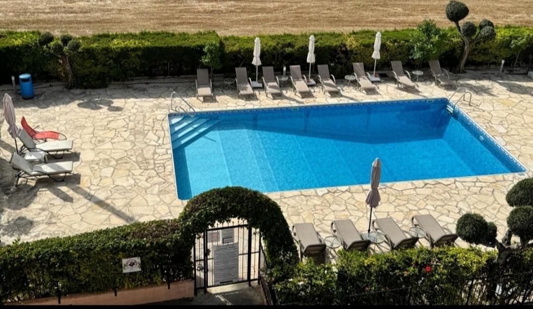 Two Bedroom Apartment With Pool Paphos Esterno foto